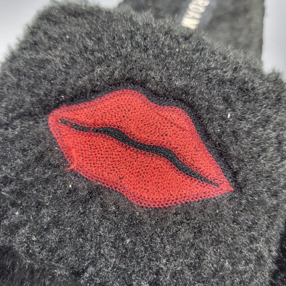ROAM Red Lips Fuzzy Slides - Picture 8 of 12